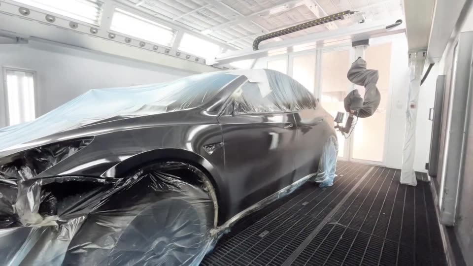 The NST robot spraying a whole car body in the booth